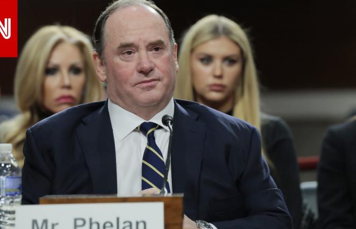 متابعة: ما وراء إقالة وزير البحرية الأمريكية مع استمرار حصار موانئ إيران.. مصادر تكشف لـCNN