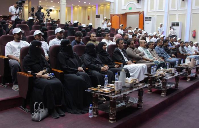 اليمن
      يلوّح
      بورقة
      القوة
      إذا
      رفض
      الحوثيون
      السلام