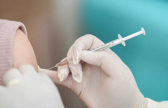 اللقاحات
      عبر
      الأجيال...
      حماية
      تمتد
      طويلاً