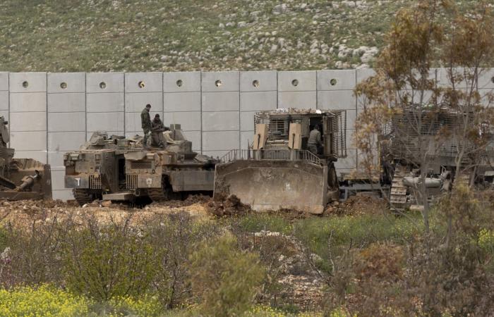 الجيش الإسرائيلي يتعهد بإبقاء وجوده في جنوب لبنان قبل محادثات وقف إطلاق النار