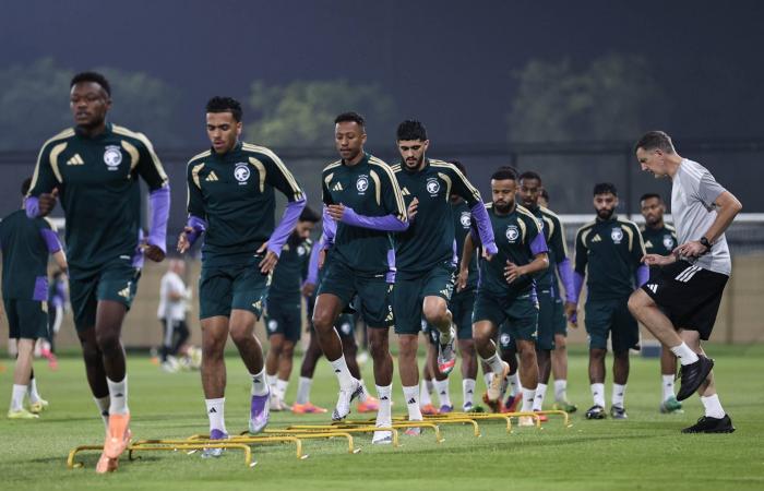 دونيس...
      مدرب
      يملك
      سر
      الحمض
      النووي
      للكرة
      السعودية