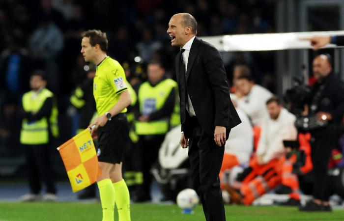 كاريك:
      مستمتع
      بتدريب
      اليونايتد...
      ومستقبلي
      «مجهول»