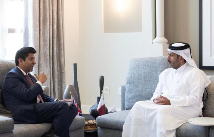 وزير التجارة والصناعة يجتمع مع كبير مستشاري رئيس الوزراء البريطاني للأعمال والاستثمار والتجارة