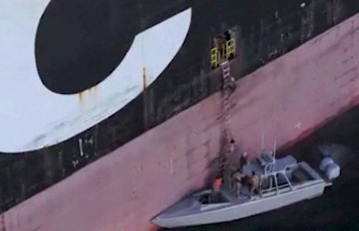 ترمب
      يرفع
      سقف
      المواجهة
      في
      هرمز...
      والهدنة
      مهددة
      بالانهيار