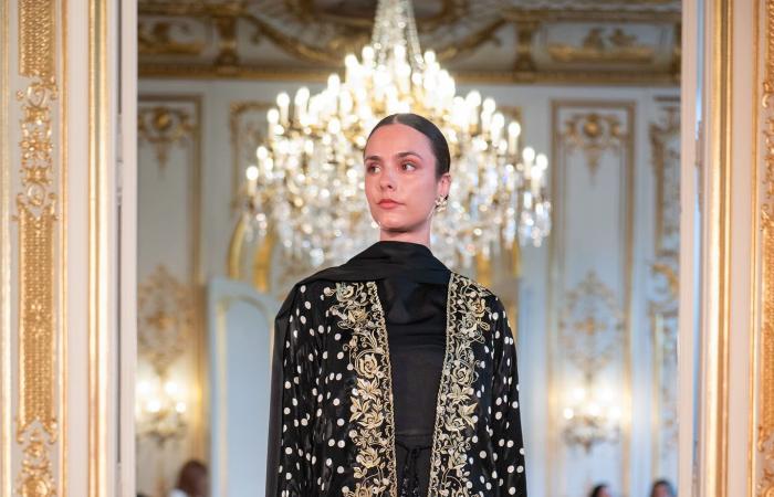 الموضة العربية المحتشمة تنافس الأزياء الجريئة على منصات باريس