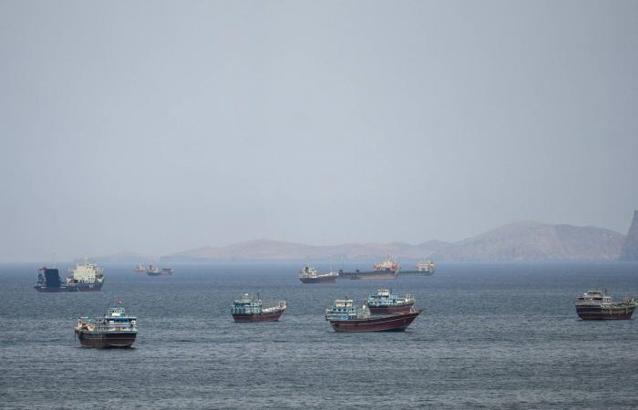 حرب
      إيران...
      هدنة
      معلّقة
      ومضيق
      مخنوق