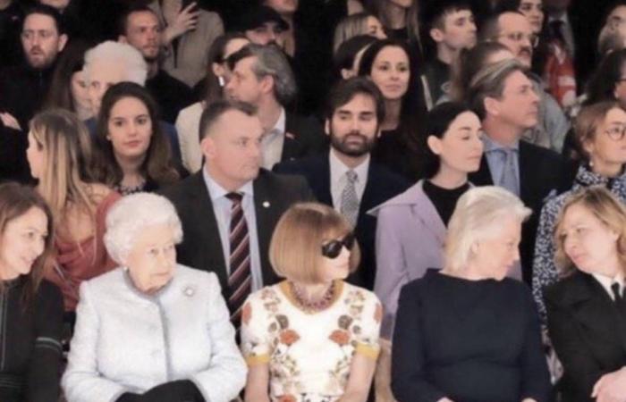 رسالة
      عبر
      الأطلسي
      غيَّرت
      العالم...
      بثّ
      1926
      أطلق
      عصر
      الاتصالات