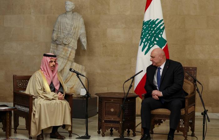 تميم
      بن
      حمد
      وترمب
      يناقشان
      تداعيات
      أوضاع
      المنطقة