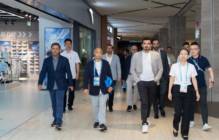 رئيس المجلس الأولمبي الآسيوي يزور قرية الرياضيين بدورة الألعاب الشاطئية "سانيا 2026"