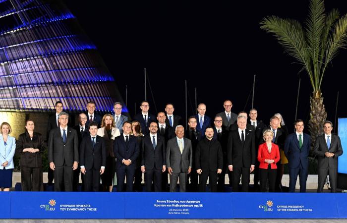 سانشيز
      «غير
      قلق»
      حيال
      تهديدات
      بتعليق
      عضوية
      بلاده
      في
      «الناتو»