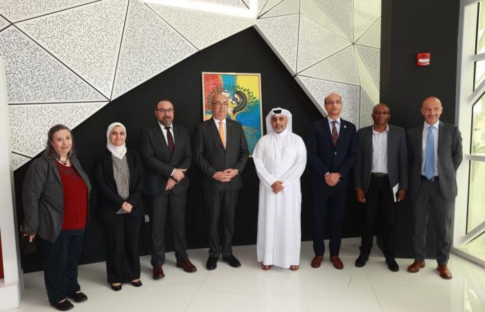 المؤسسة القطرية للعمل الاجتماعي تقدم لوحة "أسرتي" إلى بيت الأمم المتحدة