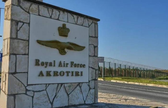 سانشيز
      «غير
      قلق»
      حيال
      تهديدات
      بتعليق
      عضوية
      بلاده
      في
      «الناتو»