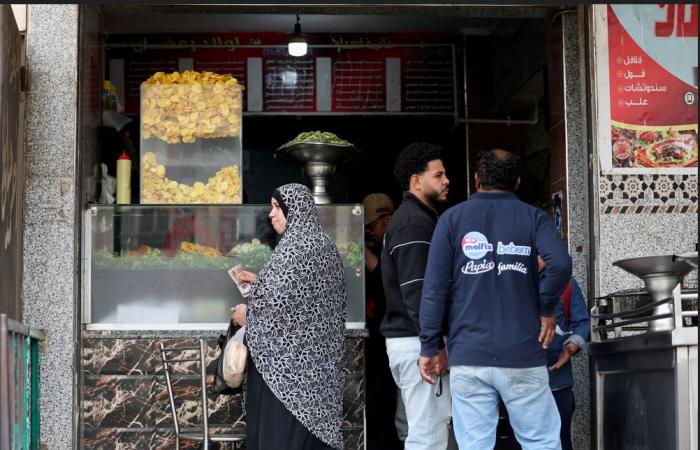 تصاعد
      مطالب
      المصريين
      بتعديل
      مواعيد
      «الإغلاق
      المبكر»