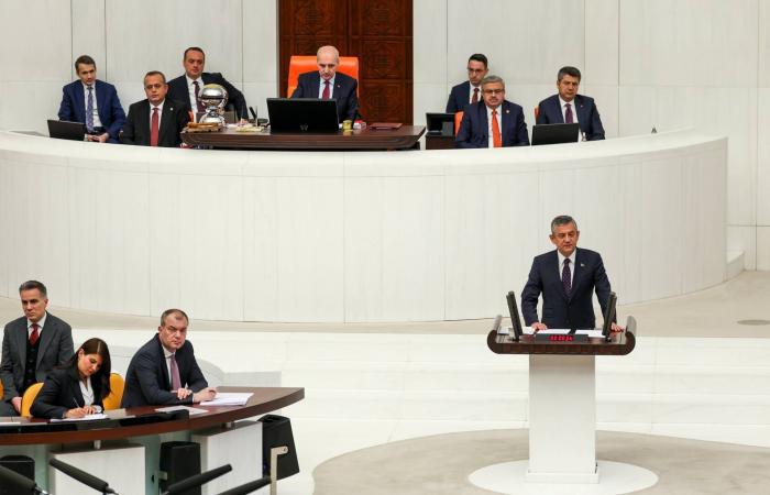 البيت
      الأبيض:
      ويتكوف
      وكوشنر
      يتوجهان
      إلى
      باكستان
      لإجراء
      محادثات
      مع
      إيران