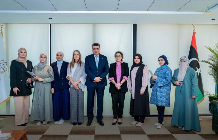 ليبيا:
      خوري
      تدافع
      عن
      مسار
      «4+4»
      لتجاوز
      خلافات
      «النواب»
      و«الدولة»