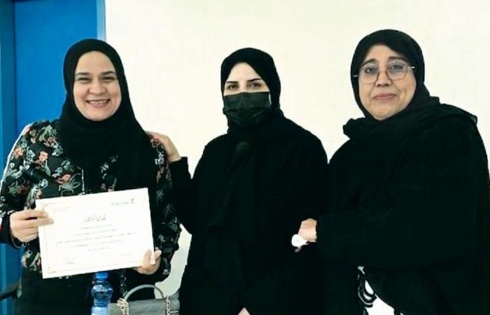 مركز الإيمان يكرم المتميزات في «التعليم عن بعد»