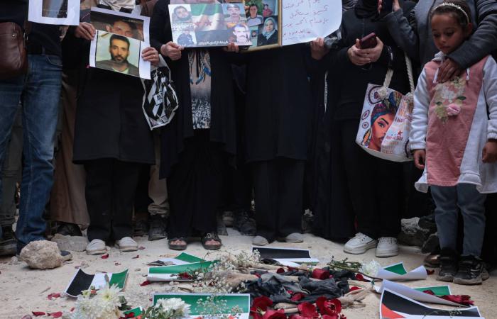 سوريا:
      «عيد
      شعبي»
      بعد
      القبض
      على
      المتهم
      الأول
      بـ«مجزرة
      التضامن»