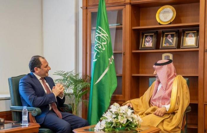 تميم
      بن
      حمد
      وترمب
      يناقشان
      تداعيات
      أوضاع
      المنطقة