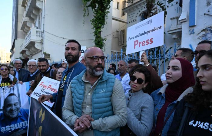 تونس
      تعلِّق
      نشاط
      «رابطة
      حقوق
      الإنسان»
      الحاصلة
      على
      جائزة
      نوبل
      للسلام