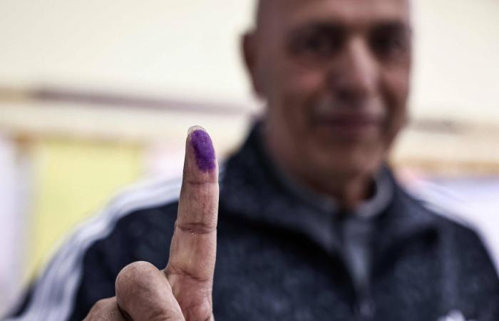 الأولى
      منذ
      اندلاع
      الحرب...
      بدء
      التصويت
      في
      الانتخابات
      البلدية
      بالضفة
      ووسط
      غزة