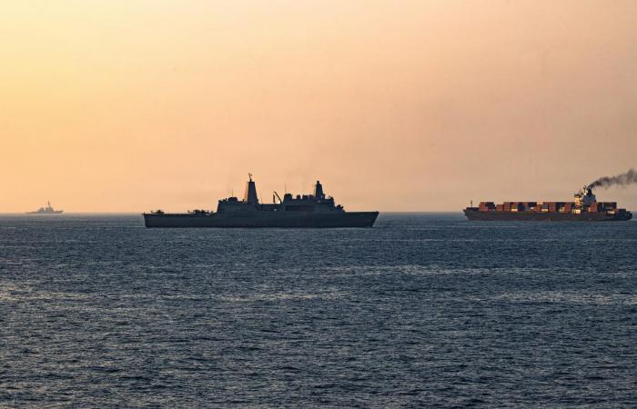 سنتكوم: اعتراض إحدى سفن "أسطول الظل" الإيراني في بحر العرب