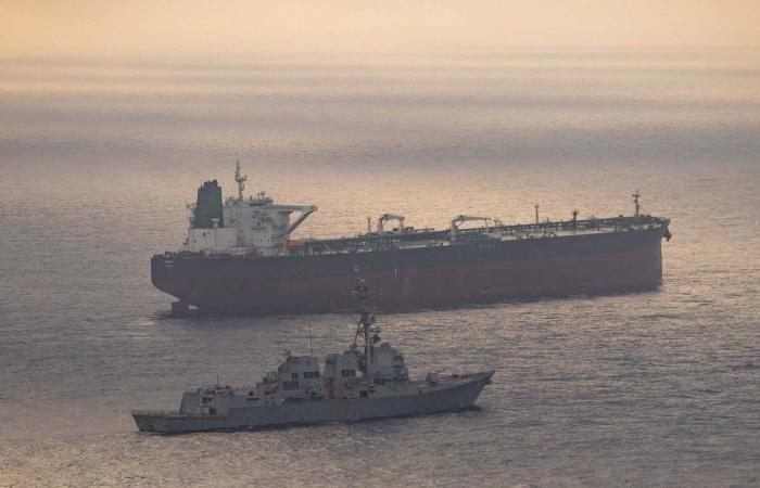 نافذة
      الوساطة
      تضيق
      بين
      الحصار
      الأميركي
      ورفض
      التنازل
      الإيراني