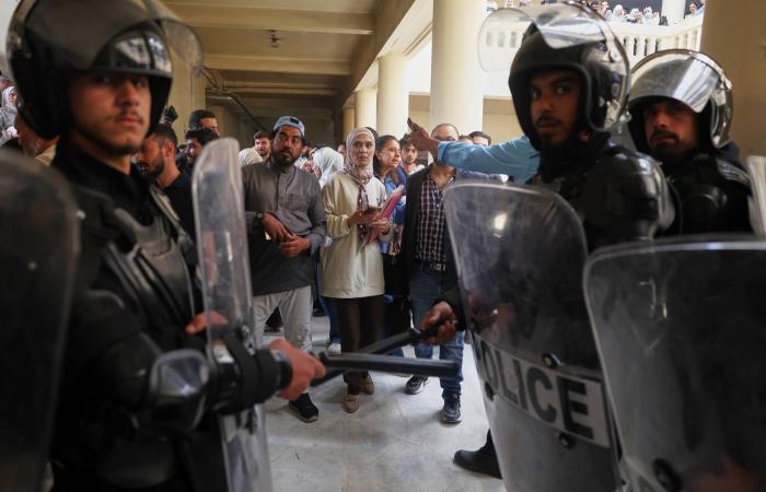 وقف
      النار
      في
      جنوب
      لبنان
      يترنح