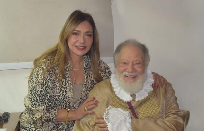 "في حضرة الفن الحقيقي".. ليلى علوي تشارك صورة مع يحيى الفخراني