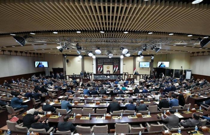 تأجيل
      زيارة
      وفد
      نيابي
      إلى
      أربيل
      لإقناع
      «الديمقراطي»
      بالعودة
      إلى
      بغداد