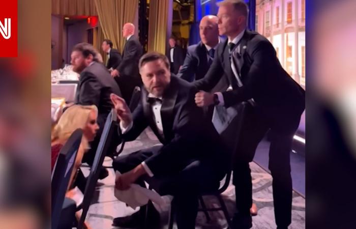 متابعة: من زاوية جديدة.. لحظة إخلاء ترامب ونائبه فانس بحفل عشاء مراسلي البيت الأبيض