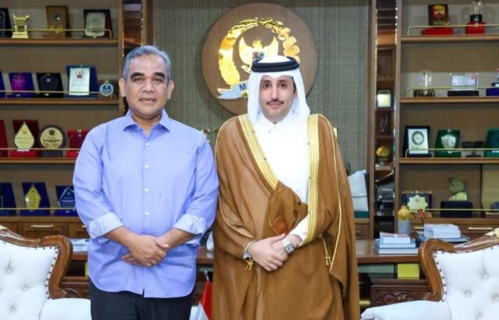 رئيس المجلس الاستشاري الشعبي الإندونيسي يجتمع مع سفير دولة قطر