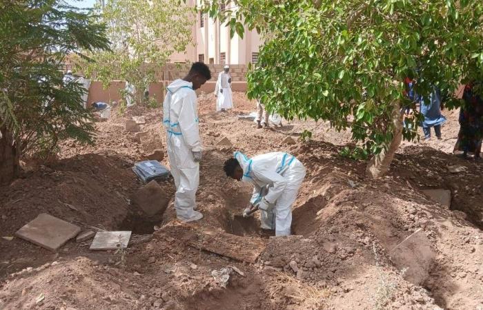 إعادة
      دفن
      جثامين
      قتلى
      الحرب
      تنكأ
      جراح
      السودانيين