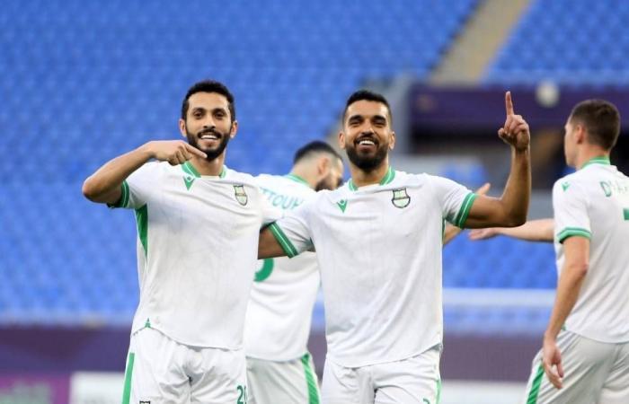 «أم صـــلال» يغادر من الباب الضيق