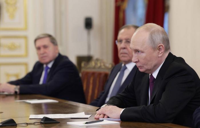 بوتين
      يبحث
      مع
      عراقجي
      تحقيق
      سلام
      «يلبي
      مصالح
      إيران
      ودول
      المنطقة»