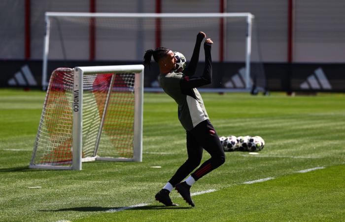 بايرن
      ميونيخ
      في
      غياب
      كومباني
      يطارد
      إنجاز
      «الثنائية
      الثلاثية»
      عبر
      بوابة
      باريس