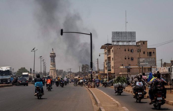 أين
      اختفى
      رئيس
      مالي
      بعد
      الهجمات؟