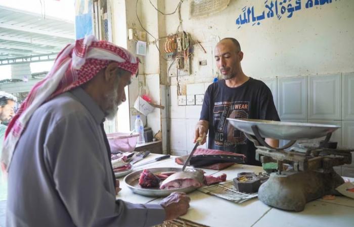 أزمة
      السيولة
      تربك
      الاقتصاد
      اليمني
      وتعطل
      صرف
      الرواتب