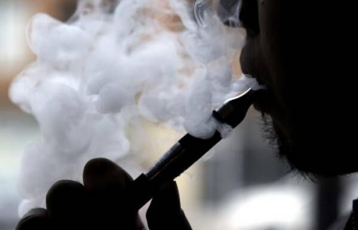 بريطانيا
      تسن
      قانوناً
      يمنع
      فئات
      عمرية
      من
      التدخين
      مدى
      الحياة 