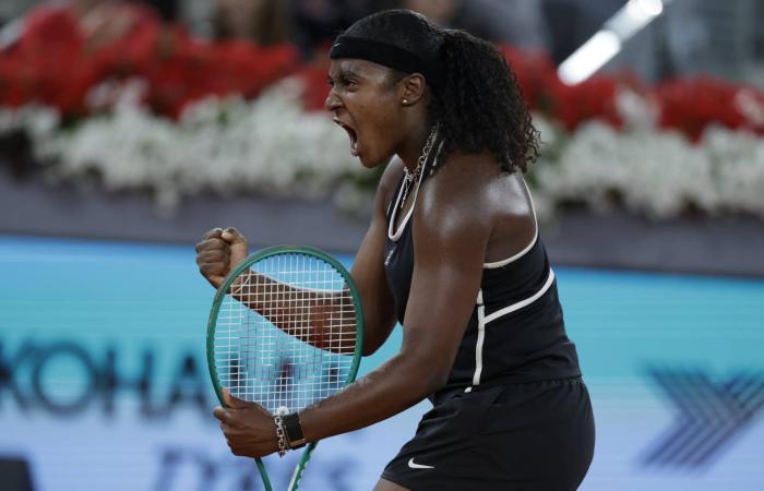 «دورة
      مدريد»:
      بابتيست
      تجرّد
      سابالينكا
      من
      لقبها