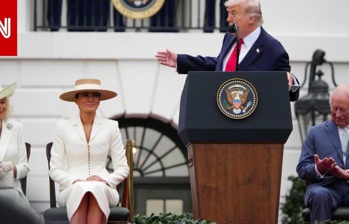 متابعة: وسط ضجة "الأرملة".. ترامب يمازح ميلانيا بمدة زواج والديه