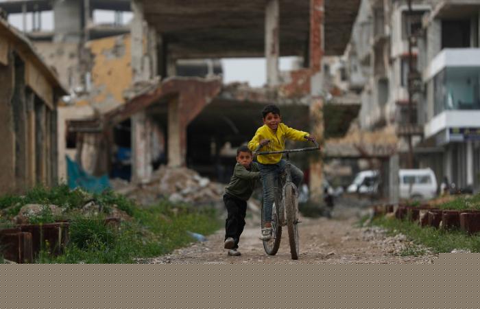 العصابات
      المسلحة
      في
      غزة...
      من
      سرقة
      المساعدات
      إلى
      تسويق
      «حماس»