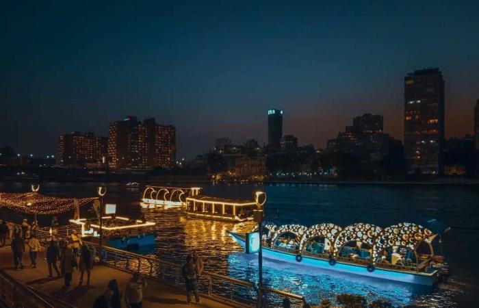 إنهاء
      «الغلق
      المبكر»
      يُعيد
      بهجة
      «التنزه
      الليلي»
      إلى
      المصريين