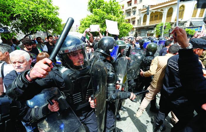 العصابات
      المسلحة
      في
      غزة...
      من
      سرقة
      المساعدات
      إلى
      تسويق
      «حماس»