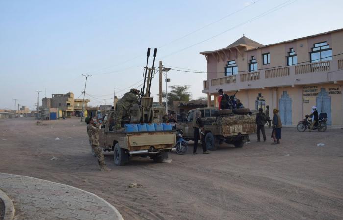 مقتل
      23
      مدنياً
      وعسكرياً
      على
      الأقل
      بهجوم
      في
      مالي