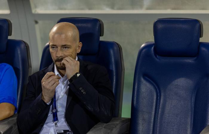 بويت
      مدرب
      الخليج:
      ضمان
      البقاء
      يزيل
      الضغط
      عن
      اللاعبين