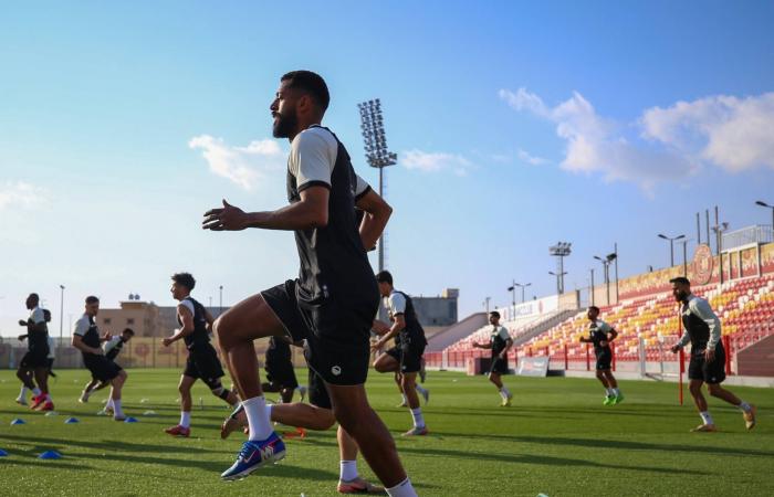 ريتشارد
      هيوز
      يمنح
      الهلال
      الضوء
      الأخضر…
      ويشترط
      4
      أيام
      في
      الرياض