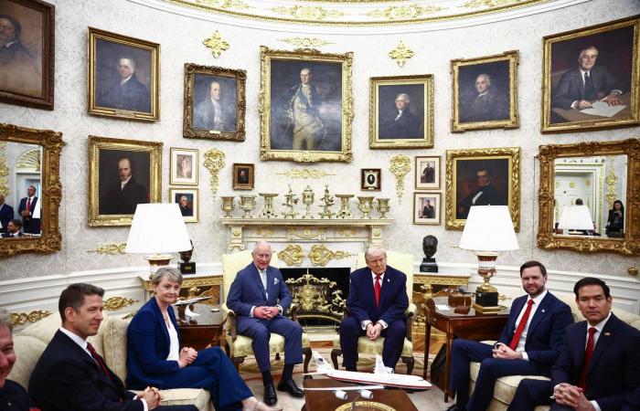 بالصور:
      أميركا
      تحتفي
      بالملك
      تشارلز...
      وترمب
      يشيد
      بعمق
      «العلاقة
      الخاصة»
      مع
      بريطانيا