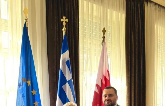 وزير الدولة بوزارة الخارجية يجتمع مع مسؤولين يونانيين