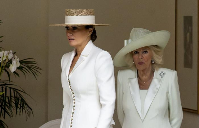 هل خرقت ميلانيا ترامب بروتوكول الإطلالات الملكية أمام الملكة كاميلا في البيت الأبيض؟