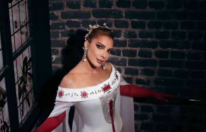 أصالة نصري بإطلالة تحمل عبق الياسمين الشامي إلى باريس